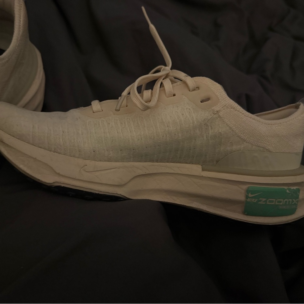 Nike Men's Cream Athletic Shoes - Picture 8 of 9